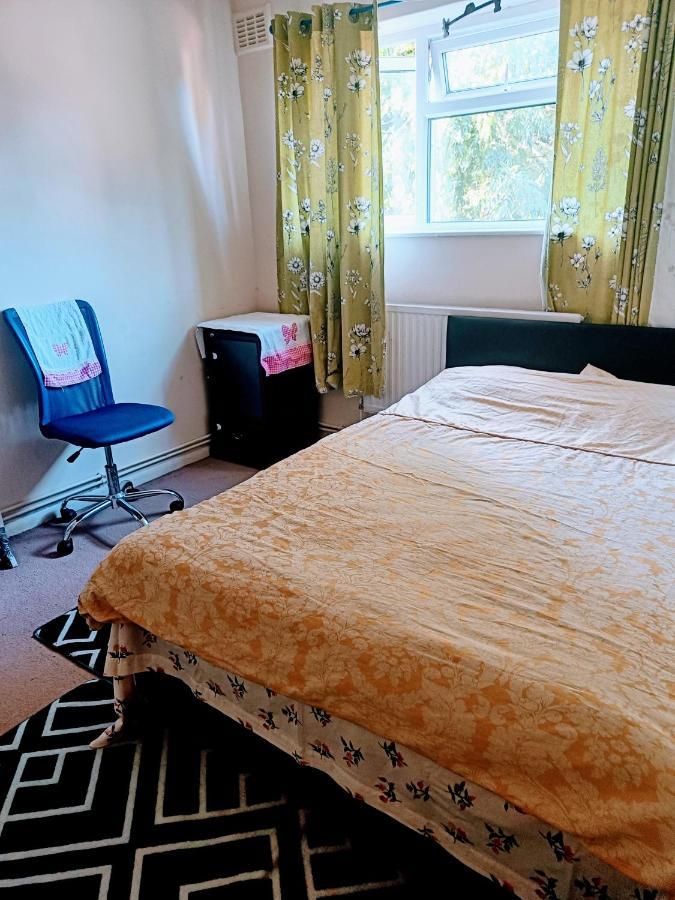 Comfortable Double Bedroom In London Hornchurch 外观 照片